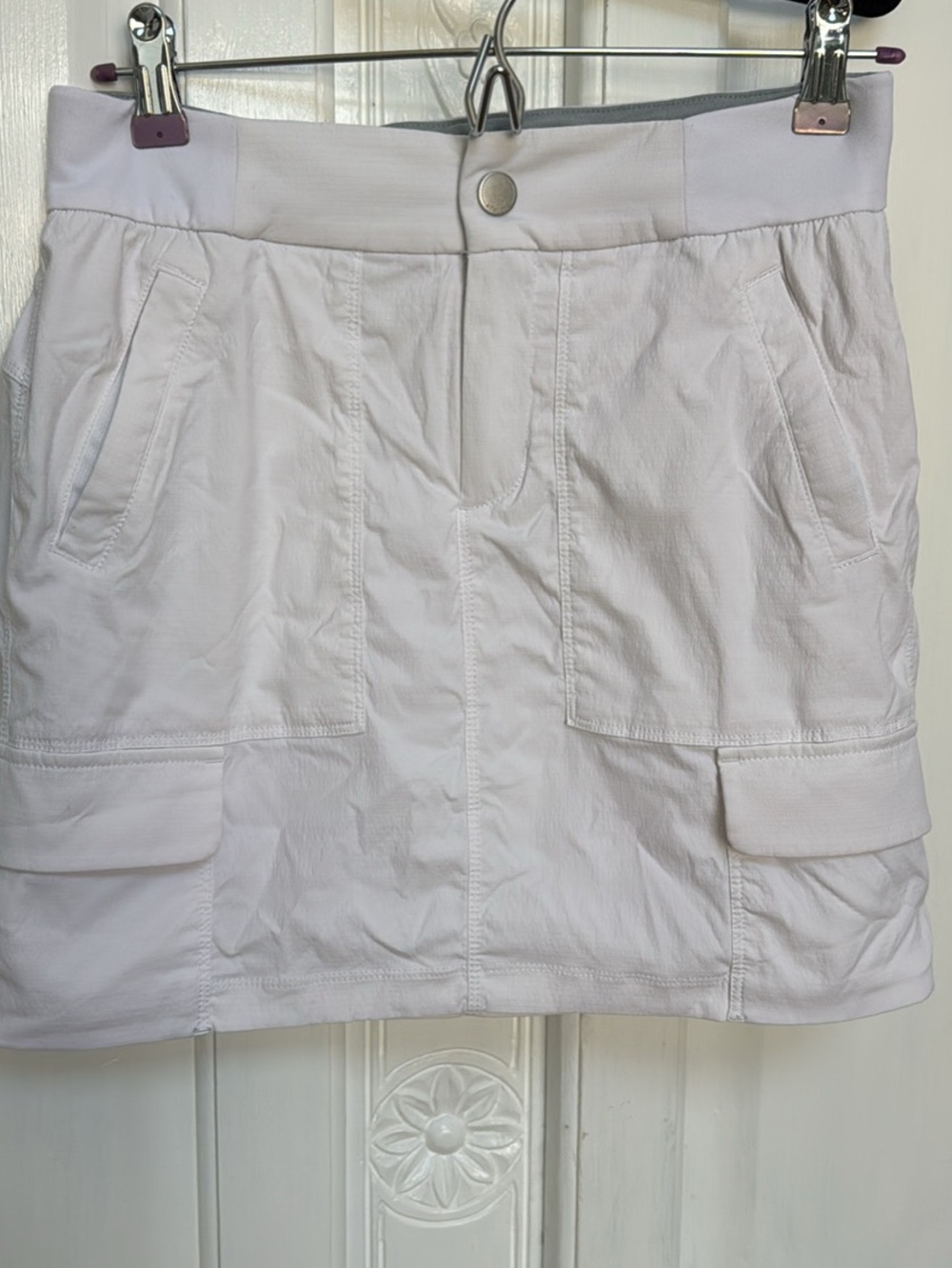Athleta White Cargo Skort Size Small with Front & Back Pockets